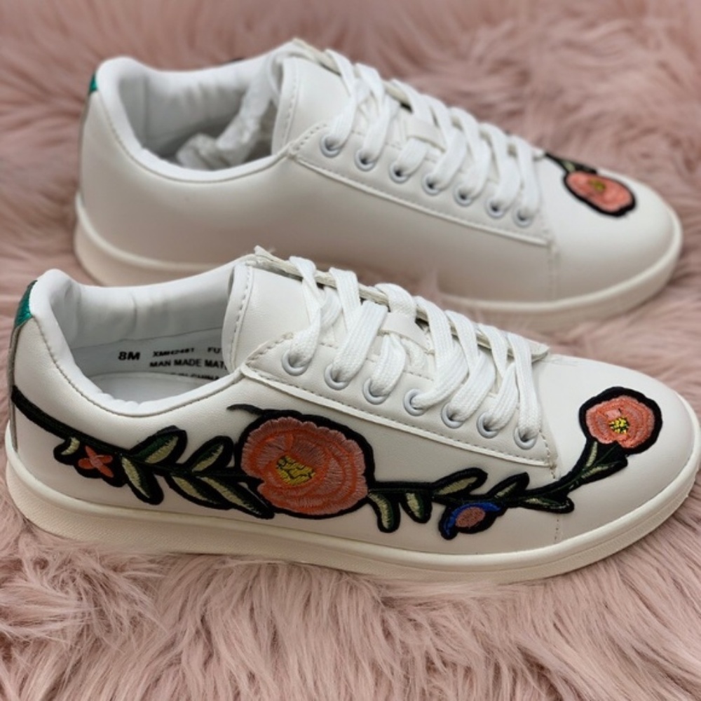 CAPE ROBBIN Floral Lace up Sneaker - Picture 5 of 7